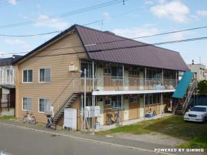 建物は豊平川沿いに面しています