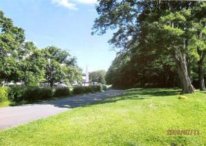 歩4分の真駒内公園。散歩コースが多彩です